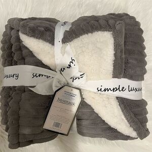 🆕 Kirkland's Home Luxury Gray Reversible Corduroy Berber Throw Blanket 50x60